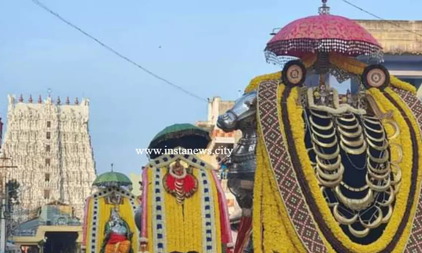 கைலாச பர்வத வாகனத்தில் இறைவன் - பல்லாயிரக்கணக்கான பக்தர்கள் தரிசனம் கைலாச பர்வத வாகனத்தில் இறைவன் - பல்லாயிரக்கணக்கான பக்தர்கள் தரிசனம்