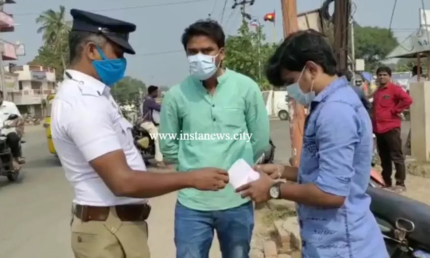 திருவள்ளூரில் விதிமுறைகளை மீறிய வாகனங்கள் பறிமுதல் திருவள்ளூரில் விதிமுறைகளை மீறிய வாகனங்கள் பறிமுதல்