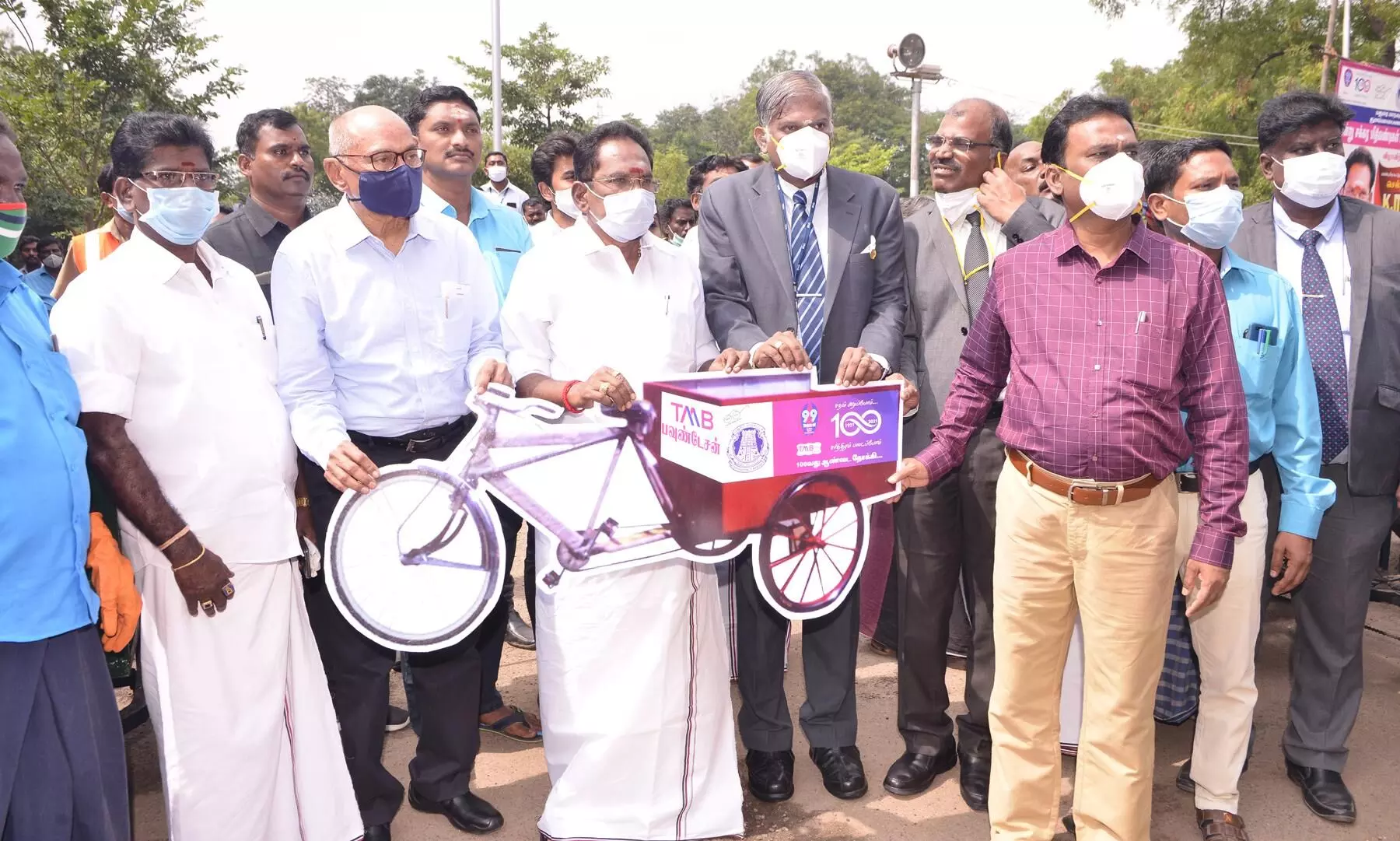 பொங்கல் பண்டிகை கழித்தும் பொங்கல் பரிசை வாங்கலாம் -அமைச்சர் செல்லூர் கே.ராஜு பொங்கல் பண்டிகை கழித்தும் பொங்கல் பரிசை வாங்கலாம் -அமைச்சர் செல்லூர் கே.ராஜு