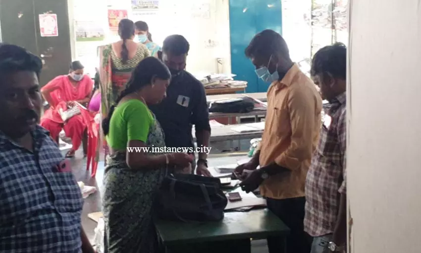 லஞ்ச புகார்- சமூக நலத்துறை அலுவலர் கைது லஞ்ச புகார்- சமூக நலத்துறை அலுவலர் கைது