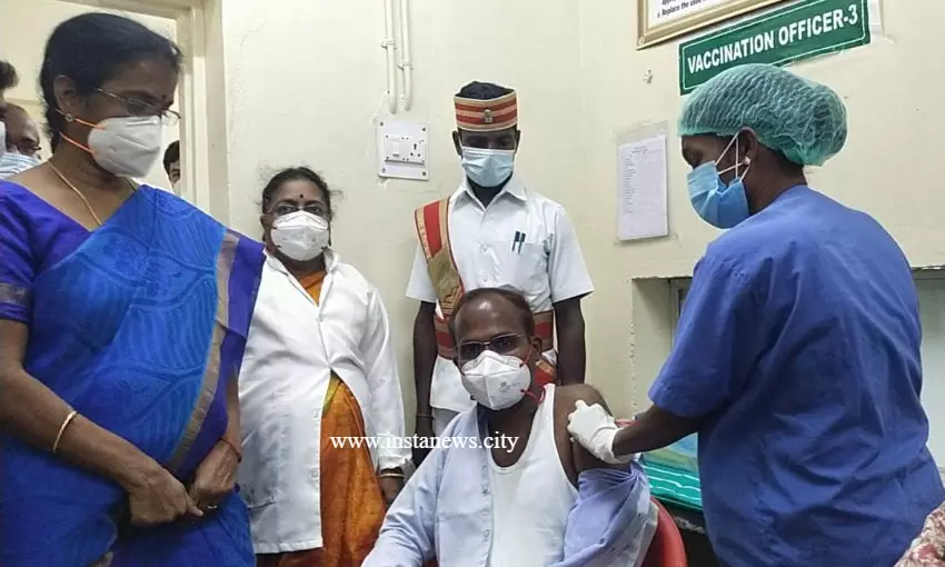 விழுப்புரம் : கொரோனா தடுப்பூசி செலுத்தி கொண்ட ஆட்சியர் விழுப்புரம் : கொரோனா தடுப்பூசி செலுத்தி கொண்ட ஆட்சியர்