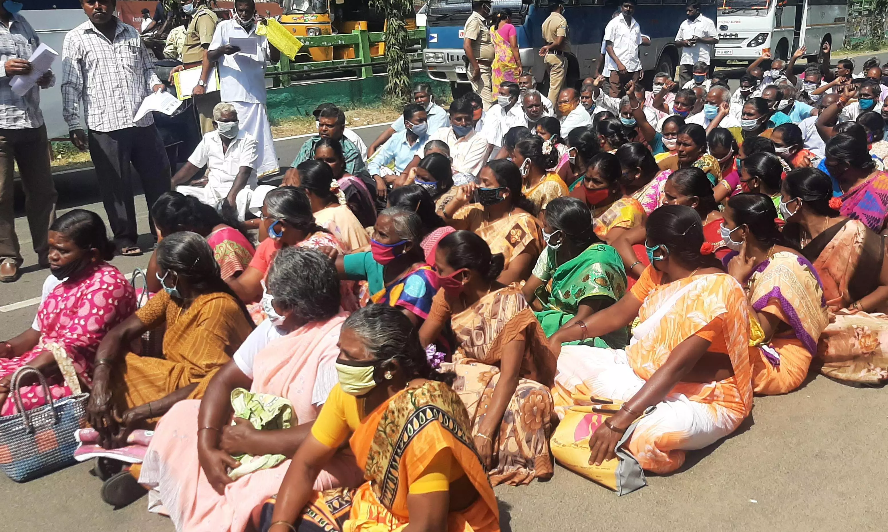 நூற்பாலையைத் திறக்க வேண்டி போராட்டம் நூற்பாலையைத் திறக்க வேண்டி போராட்டம்