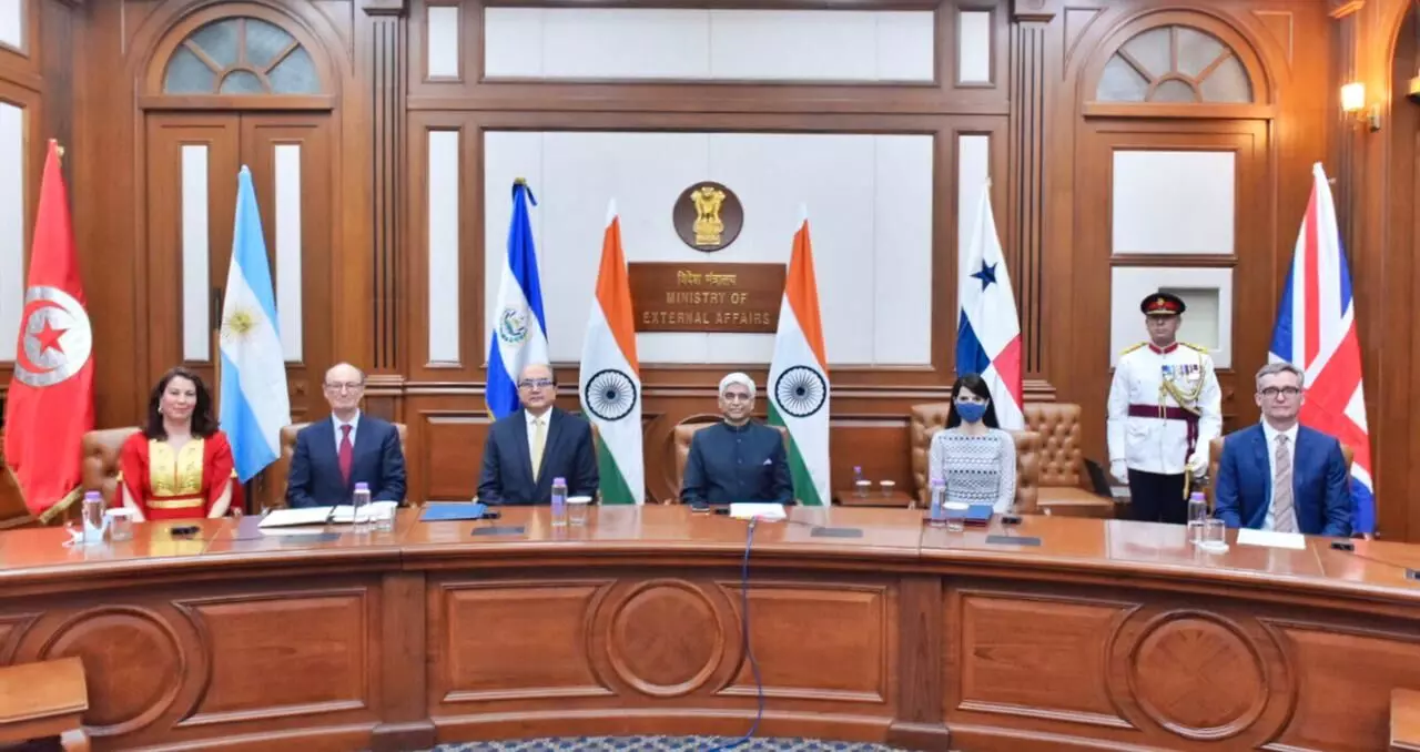 கொரோனா தடுப்பூசி வழங்கிய இந்தியா- ஜனாதிபதி பெருமிதம் கொரோனா தடுப்பூசி வழங்கிய இந்தியா- ஜனாதிபதி பெருமிதம்