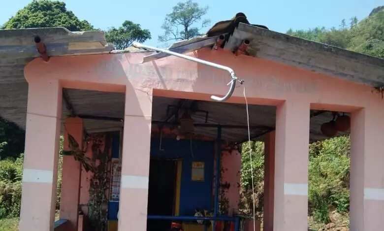கோவிலை சூறையாடிய யானைக் கூட்டம் கோவிலை சூறையாடிய யானைக் கூட்டம்