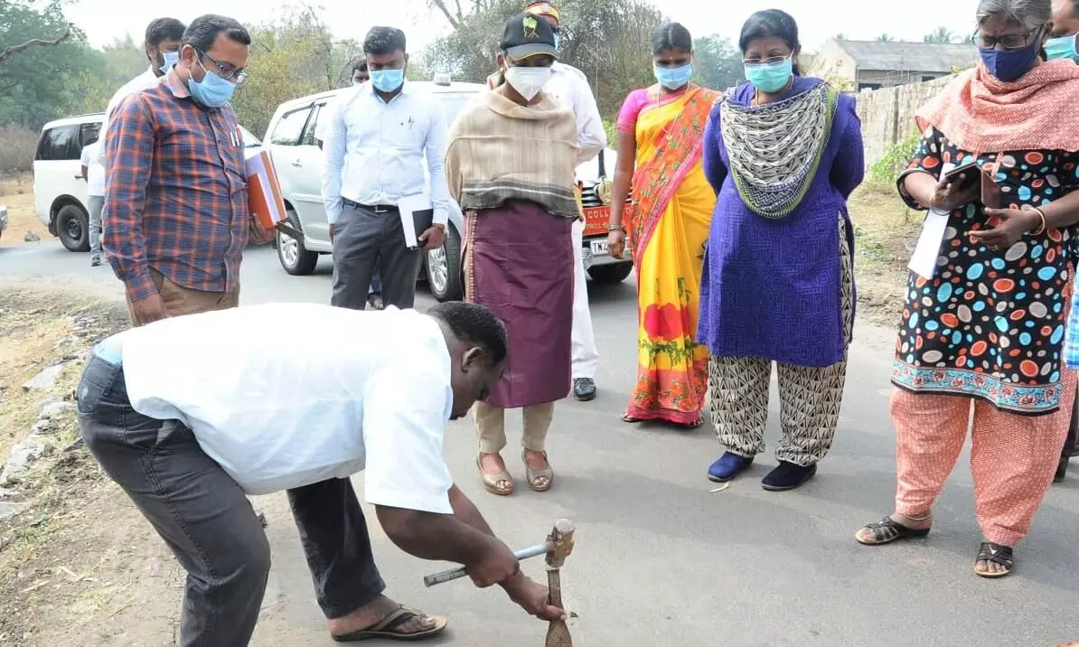 நீலகிரி வளர்ச்சிப் பணிகள்: மாவட்ட ஆட்சியர் ஆய்வு நீலகிரி வளர்ச்சிப் பணிகள்: மாவட்ட ஆட்சியர் ஆய்வு