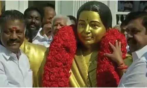 ஜெயலலிதா பிறந்தநாள்: முதல்வர், துணை முதல்வர் மரியாதை