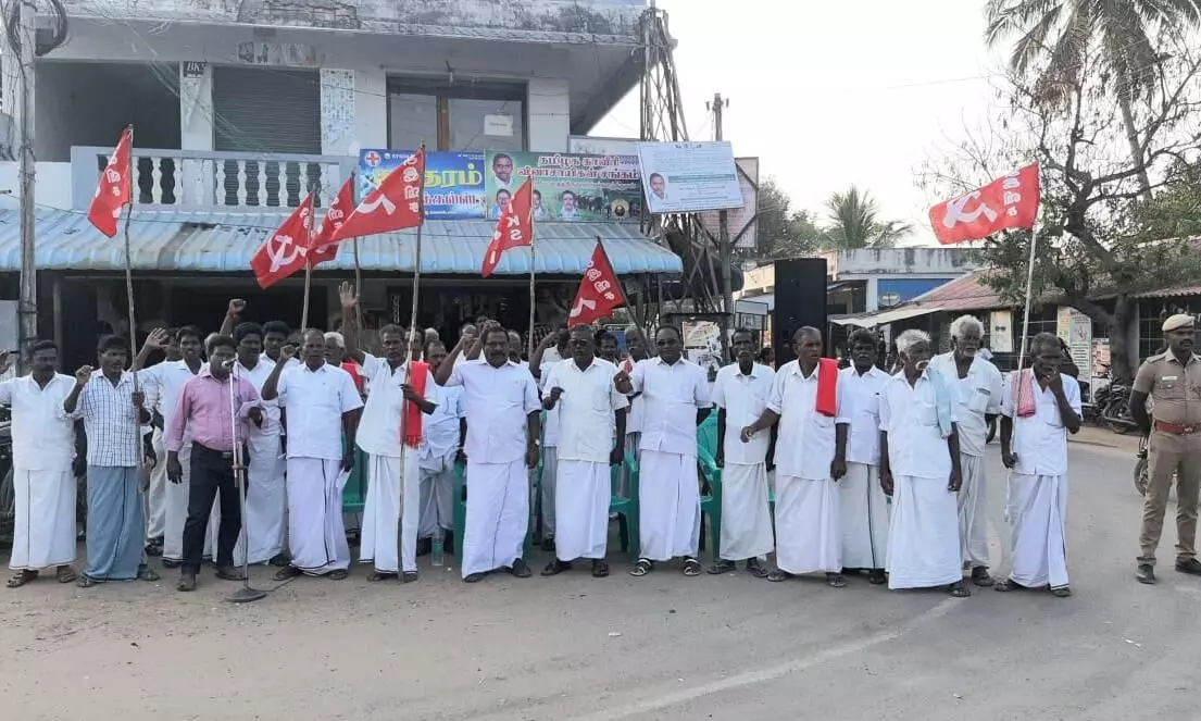 காவிரி சரபங்கா திட்டத்தை கண்டித்து ஆர்ப்பாட்டம் காவிரி சரபங்கா திட்டத்தை கண்டித்து ஆர்ப்பாட்டம்