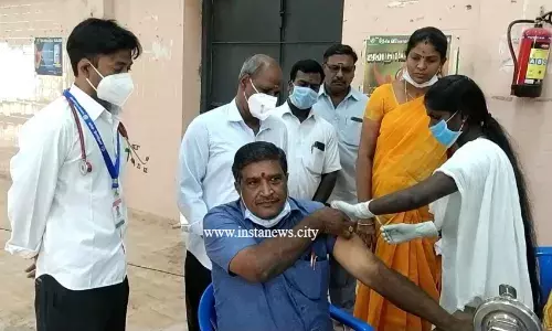 தேர்தல் பணிக்கு செல்லும் அலுவலர்களுக்கு தடுப்பூசி