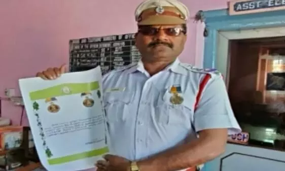 போக்குவரத்து ஆய்வாளருக்கு அண்ணா விருது போக்குவரத்து ஆய்வாளருக்கு அண்ணா விருது