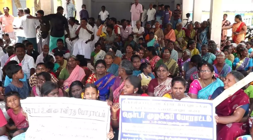 கிராம மக்கள் தேர்தலைப் புறக்கணித்து தொடர் உண்ணாவிரதம் கிராம மக்கள் தேர்தலைப் புறக்கணித்து தொடர் உண்ணாவிரதம்