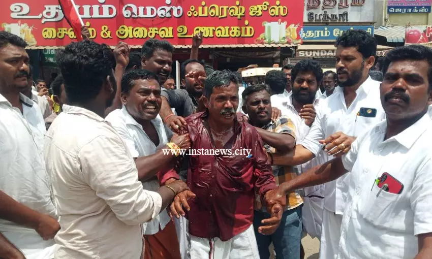 கூட்டணி கட்சியை கண்டித்து திமுக ஆர்ப்பாட்டம் கூட்டணி கட்சியை கண்டித்து திமுக ஆர்ப்பாட்டம்