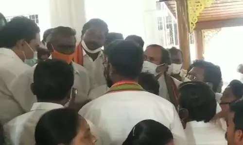 முதல்வர் தலைமையில் நடைபெற்ற கூட்டணி கட்சி ஆலோசனைக் கூட்டத்தில் பாஜக வெளிநடப்பு முதல்வர் தலைமையில் நடைபெற்ற கூட்டணி கட்சி ஆலோசனைக் கூட்டத்தில் பாஜக வெளிநடப்பு