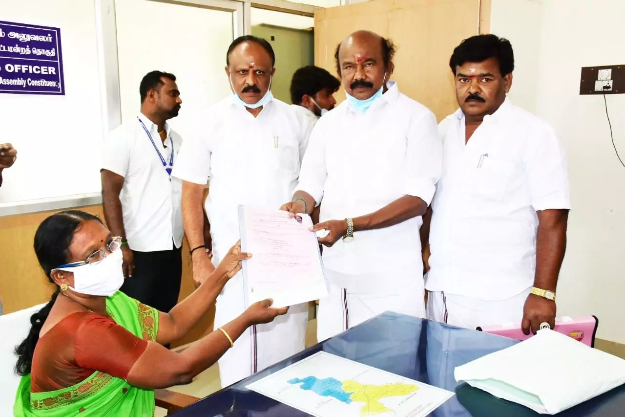 மதுரை திருப்பரங்குன்றம் அதிமுக வேட்பாளர் ராஜன் செல்லப்பா மனுதாக்கல் மதுரை திருப்பரங்குன்றம் அதிமுக வேட்பாளர் ராஜன் செல்லப்பா மனுதாக்கல்