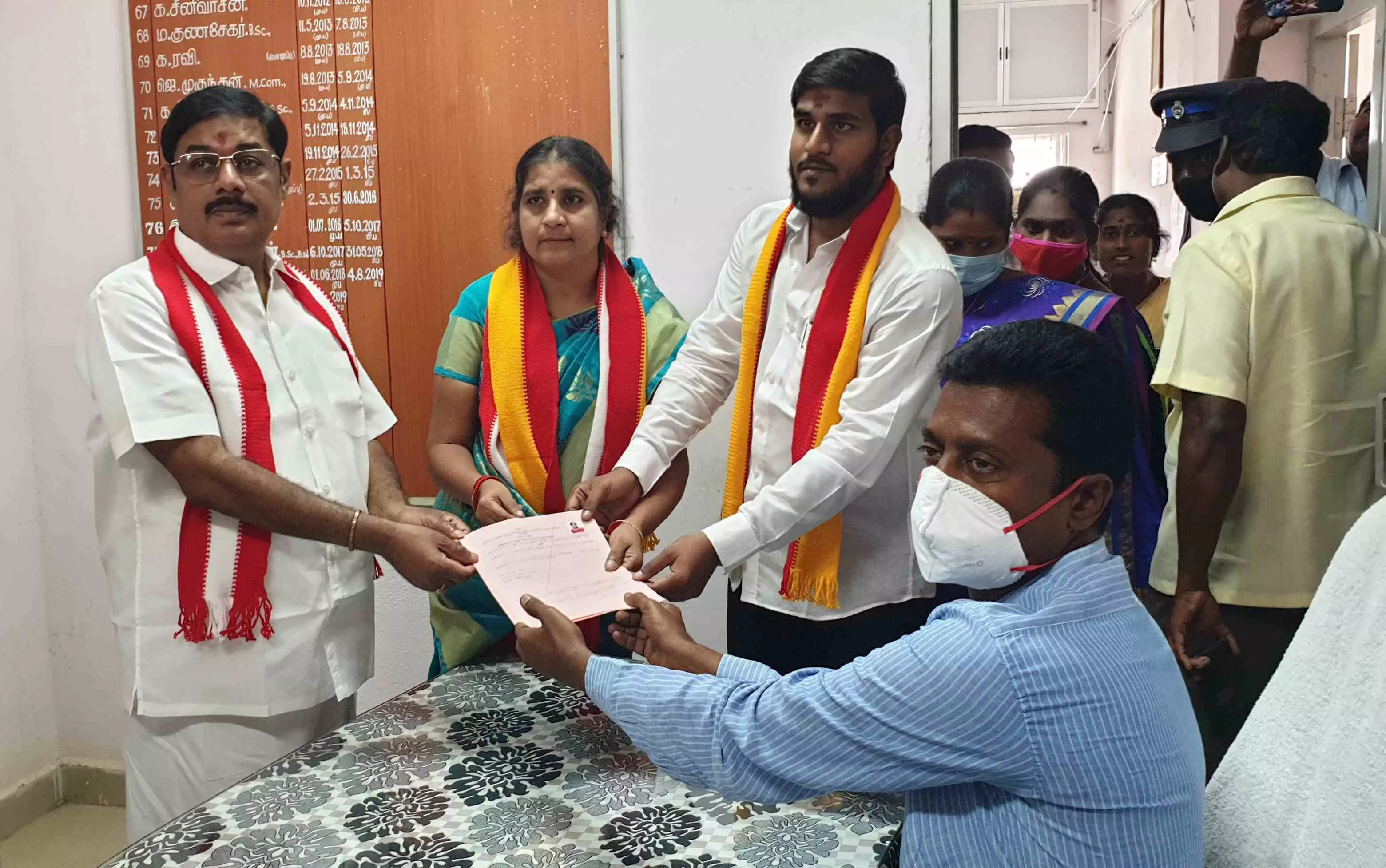 காடுவெட்டி குருவின் மனைவி வேட்பு மனு தாக்கல் காடுவெட்டி குருவின் மனைவி வேட்பு மனு தாக்கல்