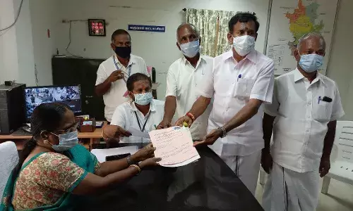 அதிமுக எம்.எல்.ஏ சுயேட்சையாக வேட்புமனு தாக்கல்