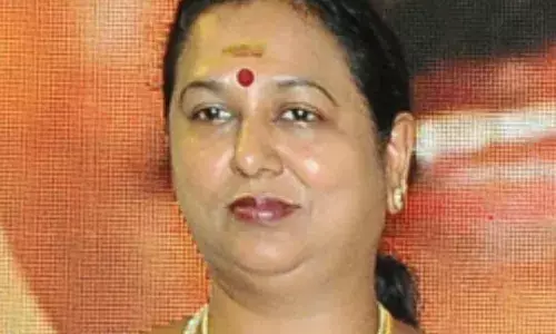 கரும்பு வெட்டும் தொழிலாளிகளிடம்    ஓட்டு கேட்ட பிரேமலதா விஜயகாந்த் கரும்பு வெட்டும் தொழிலாளிகளிடம்    ஓட்டு கேட்ட பிரேமலதா விஜயகாந்த்