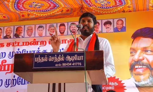 இபிஎஸ்,ஓபிஎஸ் இருவரும் மோடி கைக்குள் :  விசிக விமர்சனம் இபிஎஸ்,ஓபிஎஸ் இருவரும் மோடி கைக்குள் :  விசிக விமர்சனம்