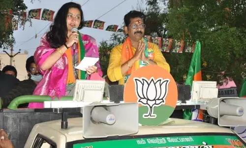 தாமரைக்கு வாக்களித்தால் பிரியாணி சாப்பிடலாம் சீரியல் பார்க்கலாம்: நமீதா