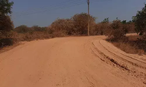 கந்தர்வகோட்டையில் ரோடு வசதி கேட்டு   பொதுமக்கள் சாலை மறியல்