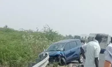 கார், இருசக்கர வாகனம் மோதியதில் வாலிபர் பலி