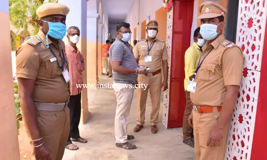 திருநெல்வேலியில் போலீசார் தீவிர கண்காணிப்பு திருநெல்வேலியில் போலீசார் தீவிர கண்காணிப்பு
