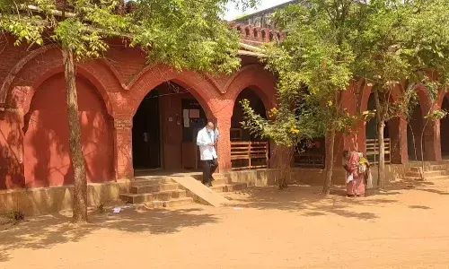 கொரோனா பரவல் காரணமாக வழக்கறிஞர்கள் நீதிமன்ற புறக்கணிப்பு