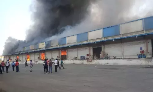 தூத்துக்குடி சிப்காட் குடோனில் தீ விபத்து