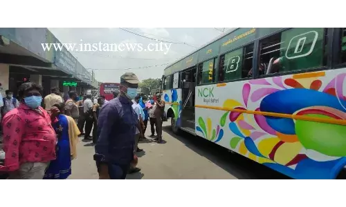 பஸ்சில் நின்று பயணம் -  கட்டுங்க  அபராதத்தை : மாநகராட்சி கமிஷனர் அதிரடி