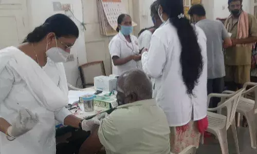 நீதிபதிகள், வக்கீல்களுக்கு தடுப்பூசி போட மாநகராட்சி அதிகாரிகள் நடவடிக்கை