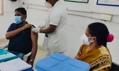 தருமபுரி எம்.பி. கொரோனா தடுப்பூசி செலுத்திக் கொண்டார்