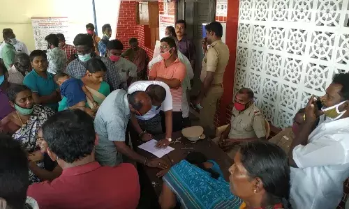 பள்ளிபாளையம் அருகே  பேப்பர் மில்லில்    பாய்லரில் விழுந்து தொழிலாளி பலி
