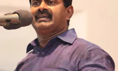 பள்ளி கல்லூரி தேர்வுகளை ஒத்தி வைக்க வேண்டும் - சீமான் வேண்டுகோள்