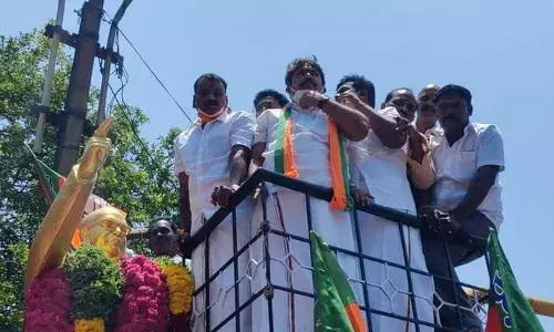 ஜாதி மோதலை உண்டாக்க விசிக நினைக்கிறது -எல்.முருகன் ஜாதி மோதலை உண்டாக்க விசிக நினைக்கிறது -எல்.முருகன்