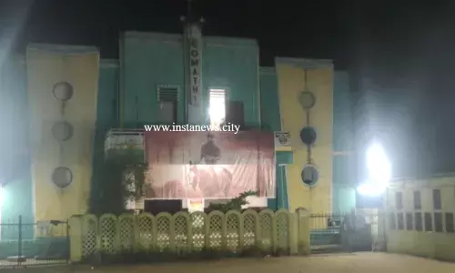 கொரோனா விதிகளை பின்பற்றாத தியேட்டர்களுக்கு சீல்