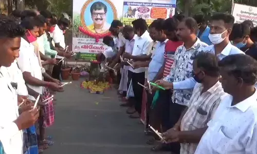நடிகர் விவேக் மறைவிற்கு மெழுகுவர்த்தி ஏந்தி அஞ்சலி