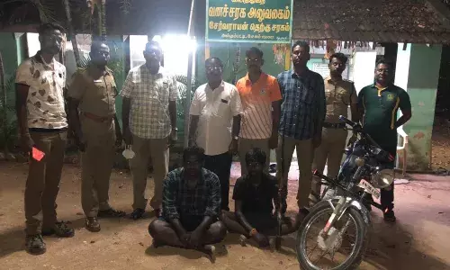 வேட்டையாட சென்ற இருவர் பிடிபட்டனர்