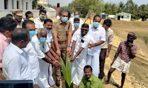 கீழையூரில் 101 மரக்கன்றுகள் நடும் விழா