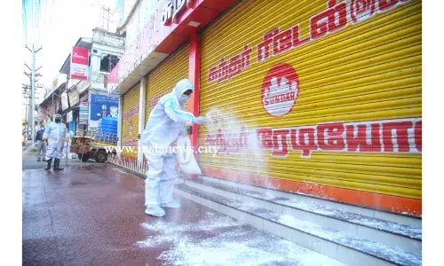 கடையில் பணியாற்றிய 3 பேருக்கு கொரோனா உறுதி