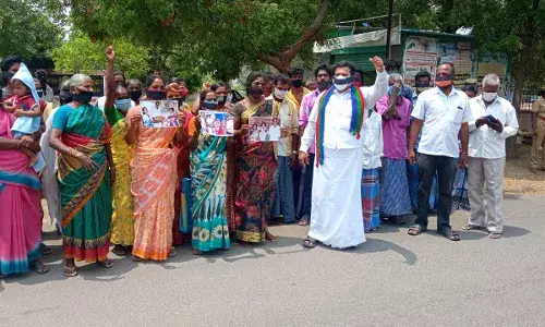 பெரம்பலூரில் தூய்மை பணியாளர்கள் நூதன போராட்டம்