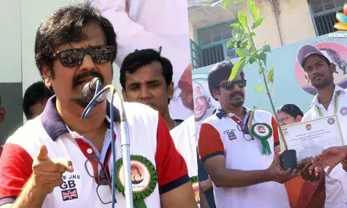 மரமே விவேக் உயிருக்கு சாட்சி   குமாரபாளையத்தில் மரக்கன்று நட்ட இளைஞர்கள்