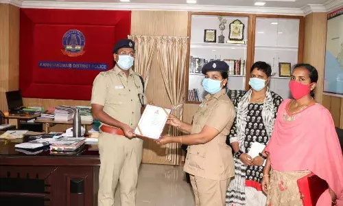 தேசிய அளவில் விருது:  பெண் தலைமை காவலருக்கு பாராட்டு