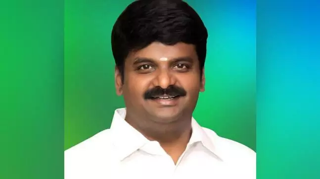 விராலிமலை தொகுதியில் மீண்டும் வாக்கு எண்ணிகை நிறுத்தம் விராலிமலை தொகுதியில் மீண்டும் வாக்கு எண்ணிகை நிறுத்தம்
