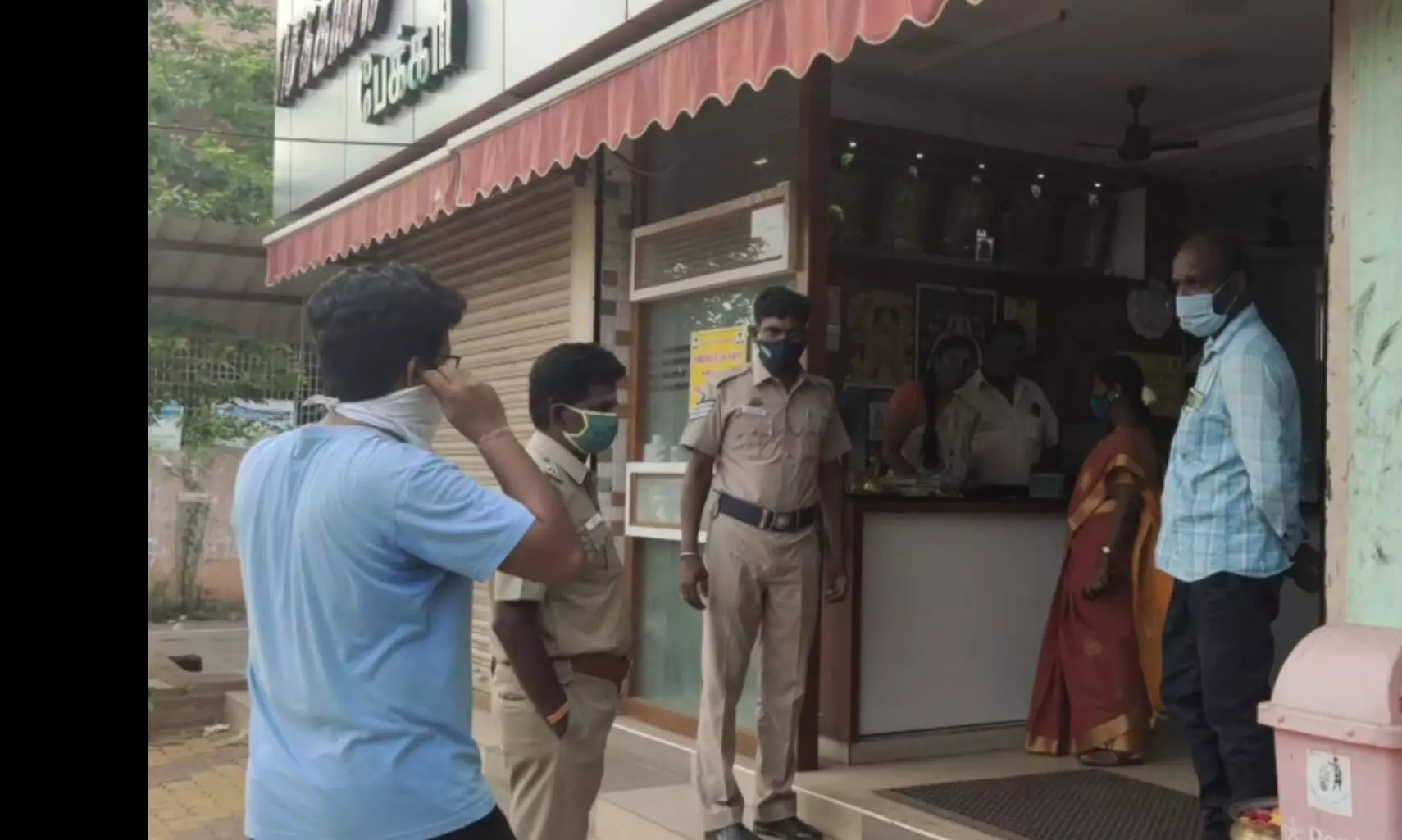 ஊரடங்கு விதி- கடைபிடிக்காத உணவகத்திற்கு 5,000 அபராதம். ஊரடங்கு விதி- கடைபிடிக்காத உணவகத்திற்கு 5,000 அபராதம்.
