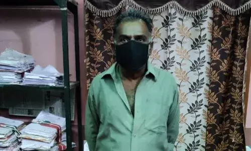 4  கிலோ கஞ்சா விற்பனைக்காக பதுக்கியவர் கைது 4  கிலோ கஞ்சா விற்பனைக்காக பதுக்கியவர் கைது