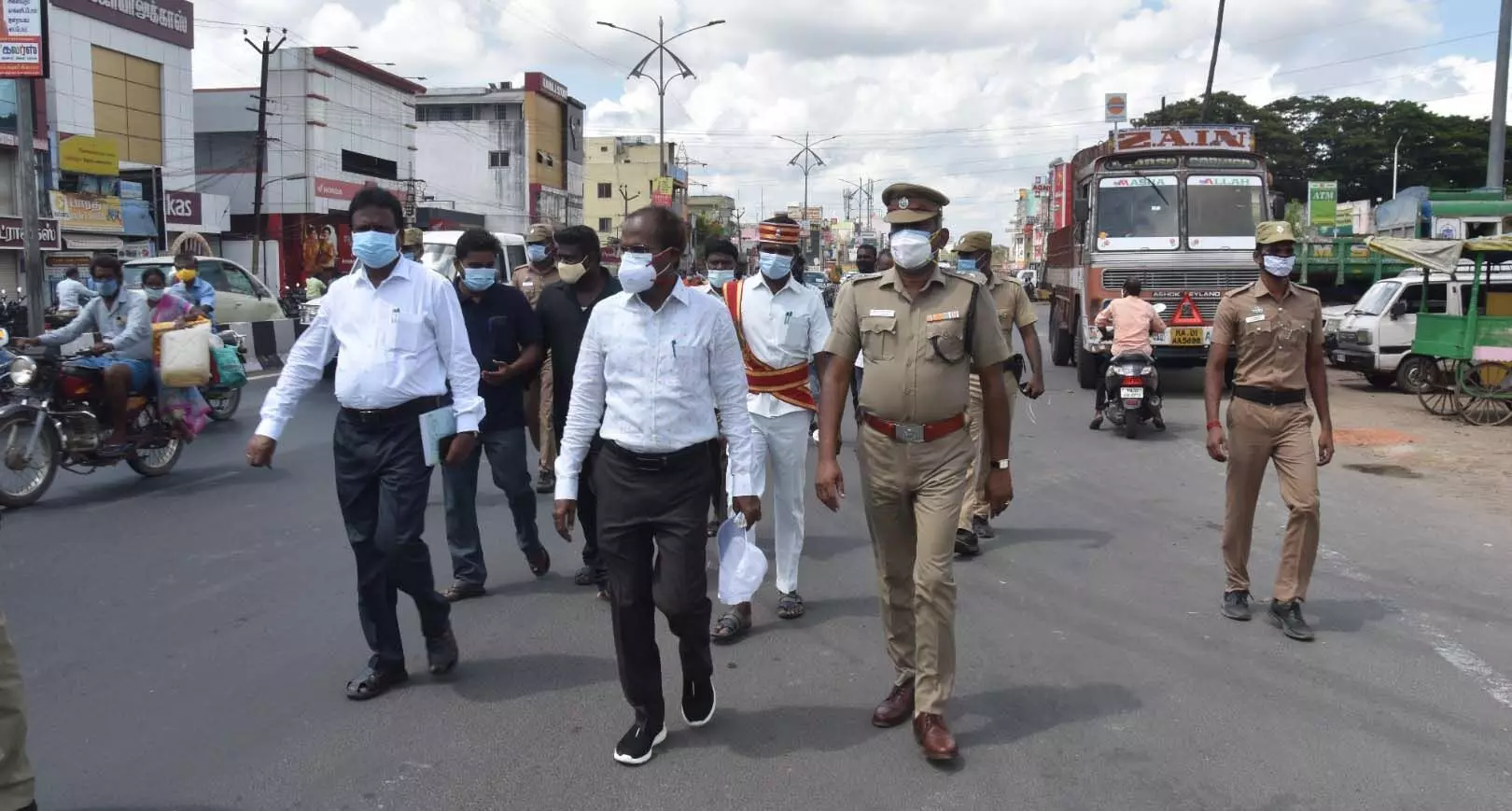 விழுப்புரத்தில் நகராட்சி பகுதிகளில் ஆட்சியர் திடீர் ஆய்வு விழுப்புரத்தில் நகராட்சி பகுதிகளில் ஆட்சியர் திடீர் ஆய்வு