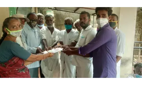 சுடுகாடு பாதைக்கு சொந்த நிலத்தை தானம் அளித்த தம்பதியினர்