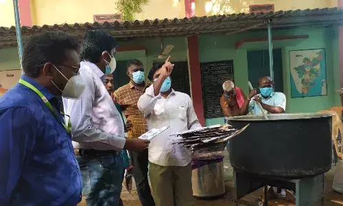 தன்னார்வலர்கள் தயாரித்து பொது மக்களுக்கு கபசுர குடிநீர் விநியோகம்.
