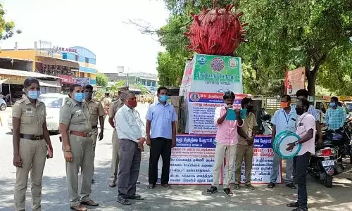 நாட்டுப்புற பாடல்கள் பாடி கொரொனா விழிப்புணர்வு