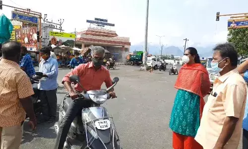 முழுஊரடங்கு: பழனியில்  கோட்டாட்சியர் தலைமையில் அதிகாரிகள் ஆய்வு