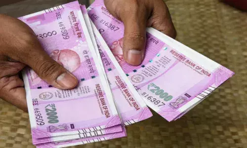 கொரோனா நிவாரண நிதி வழங்க மக்களை அலையவிடும் அதிகாரிகள்
